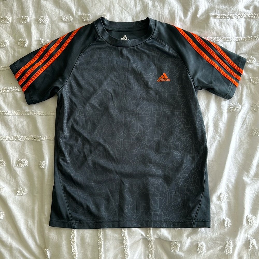 Adidas youth medium tee